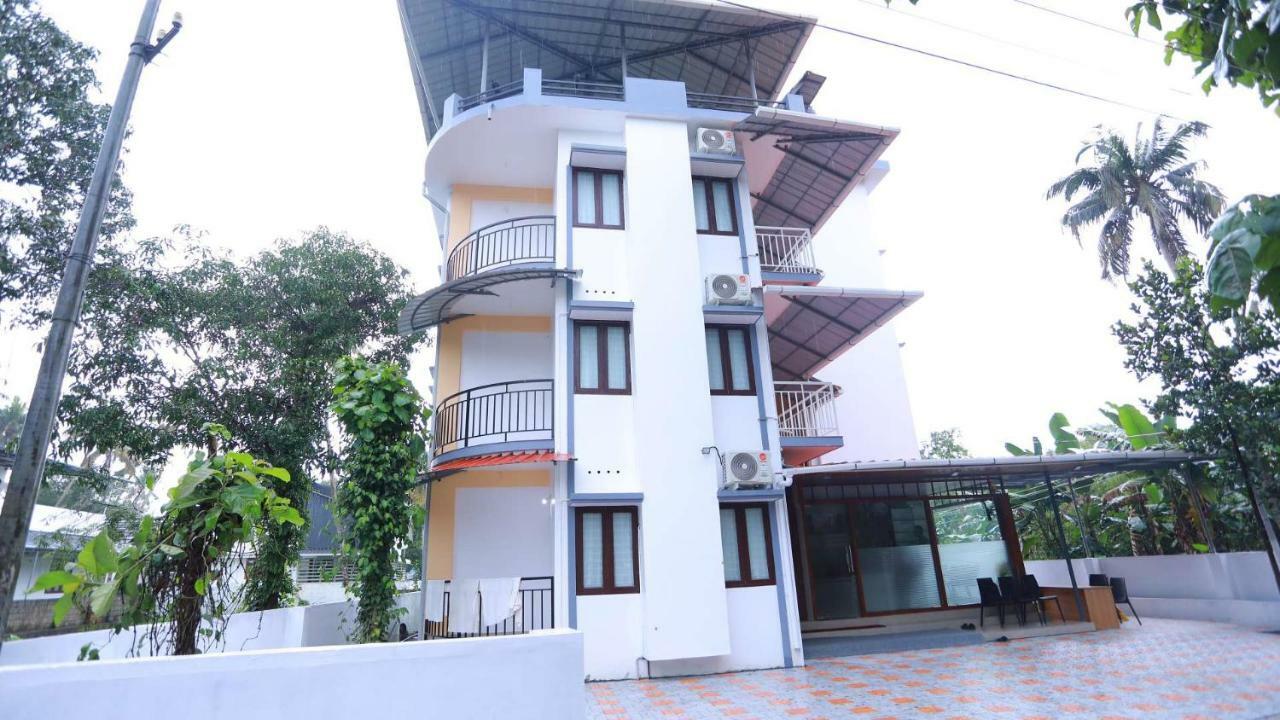 Base9 Cochin Airport Hotel Nedumbassery Exterior photo